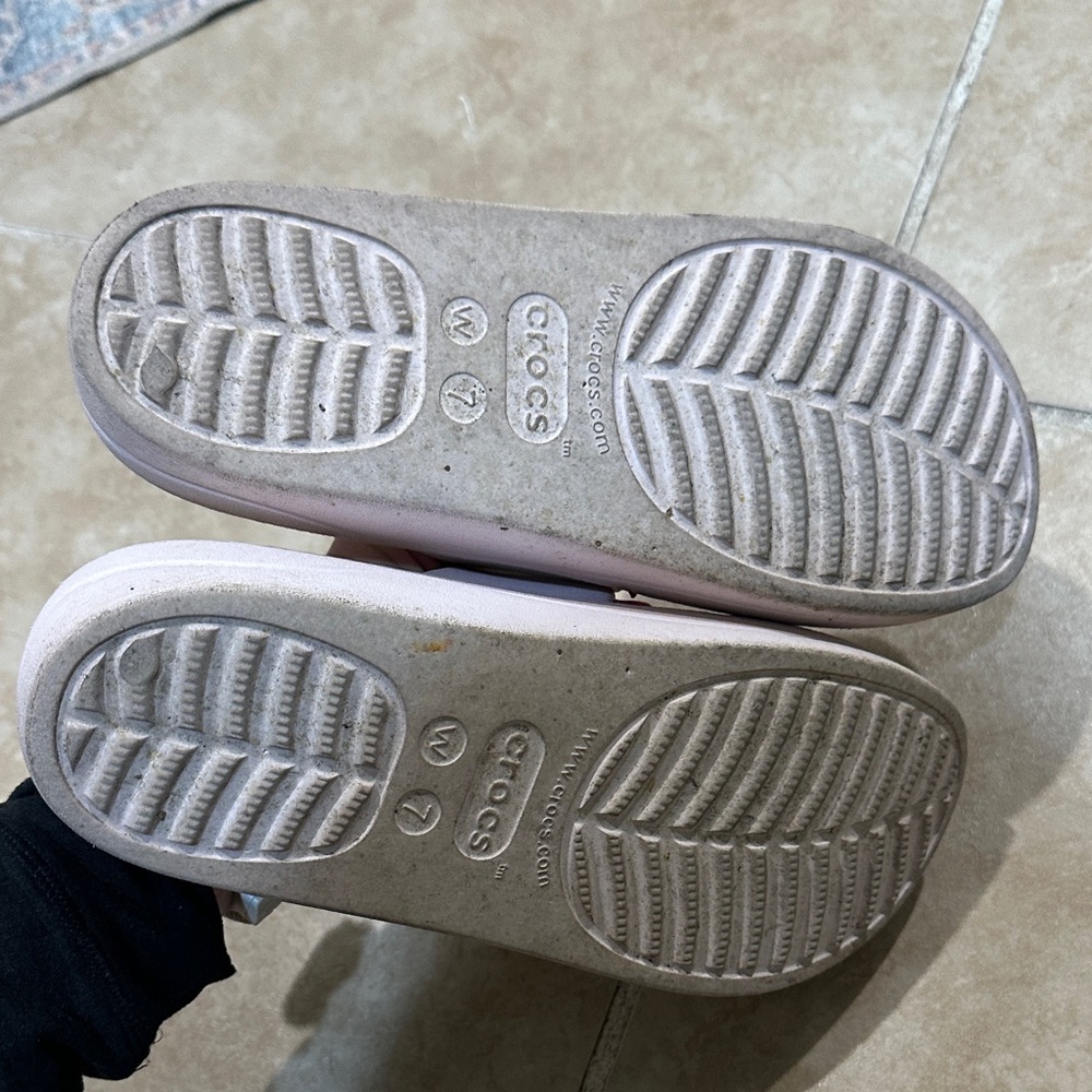 CROCS Women's Light Pink Slide Sandals - Picture 3 of 3